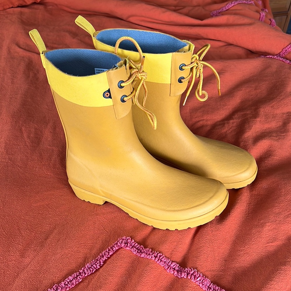 Yellow Flora Bogs